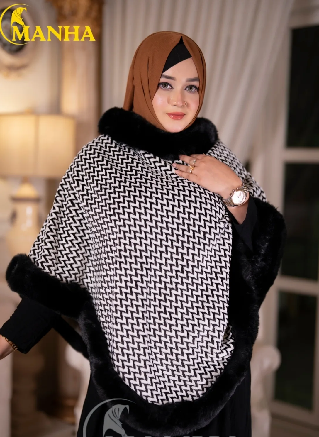 Black & White Herringbone Poncho Shal (2)